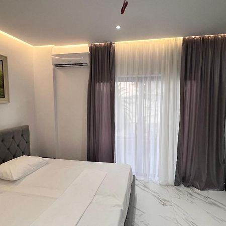 Lezet Hotel Sarandë Exterior foto