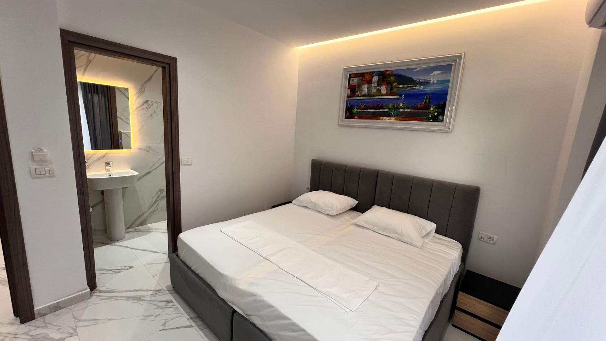 Lezet Hotel Sarandë Exterior foto