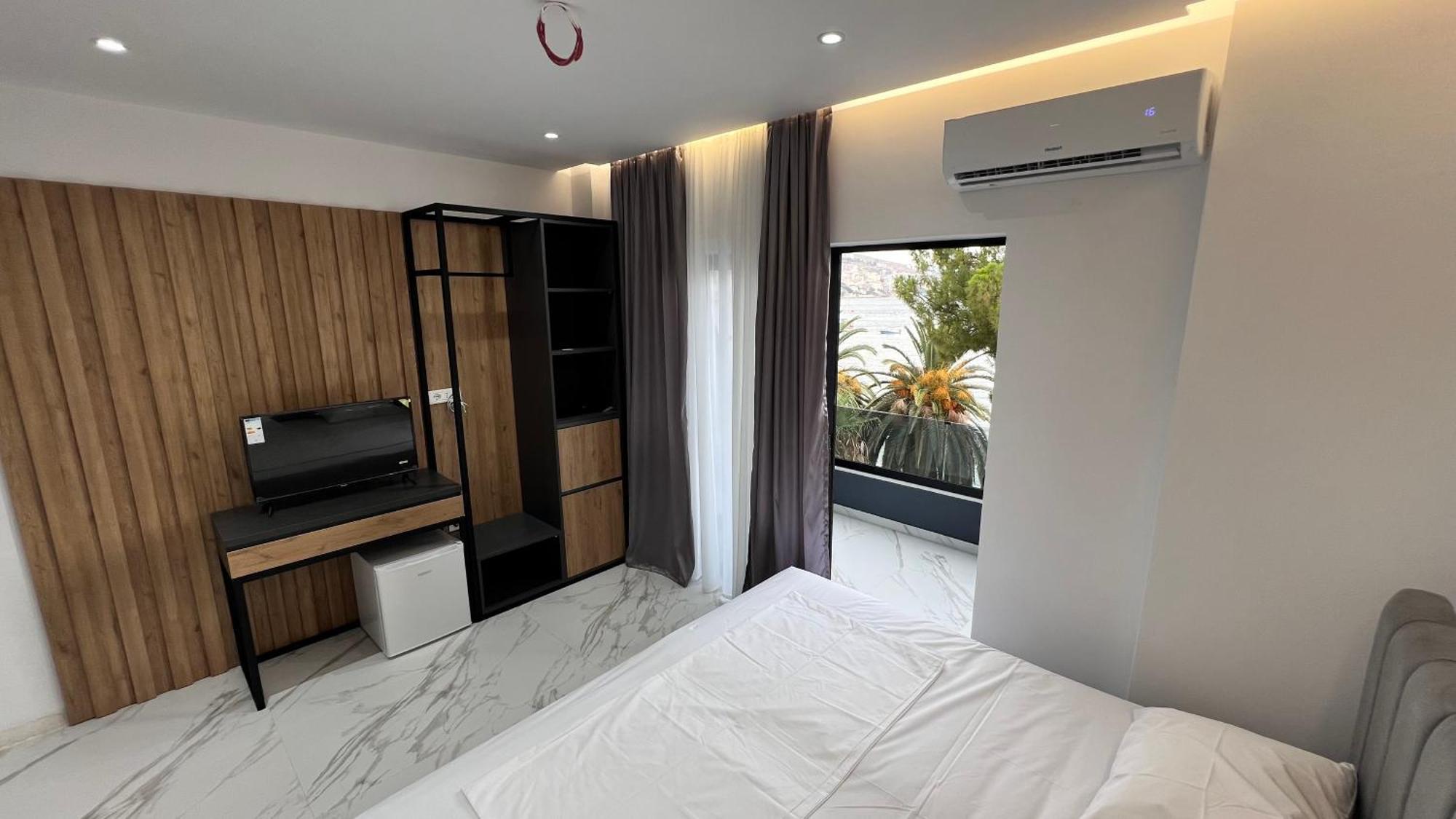 Lezet Hotel Sarandë Exterior foto