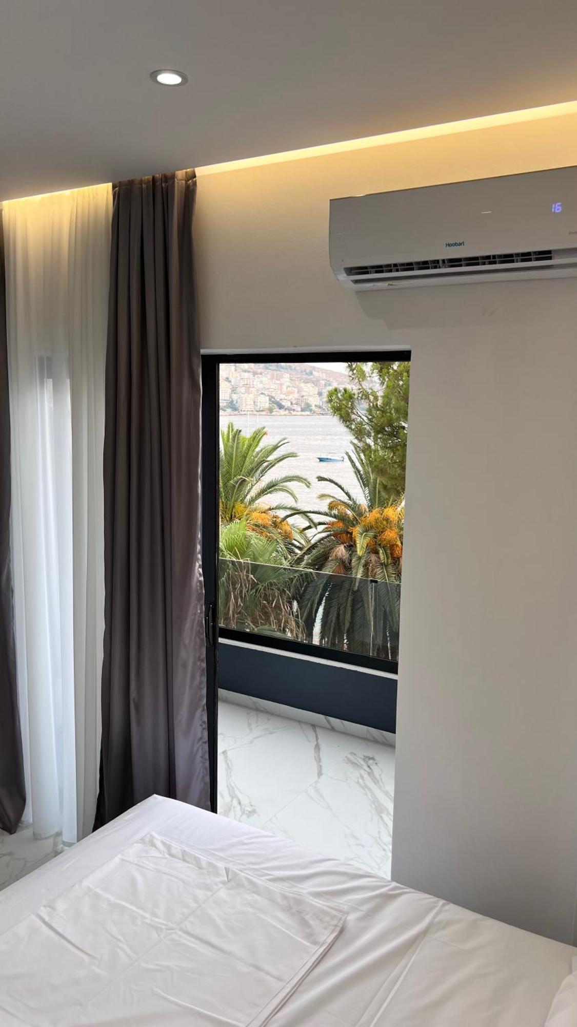 Lezet Hotel Sarandë Exterior foto