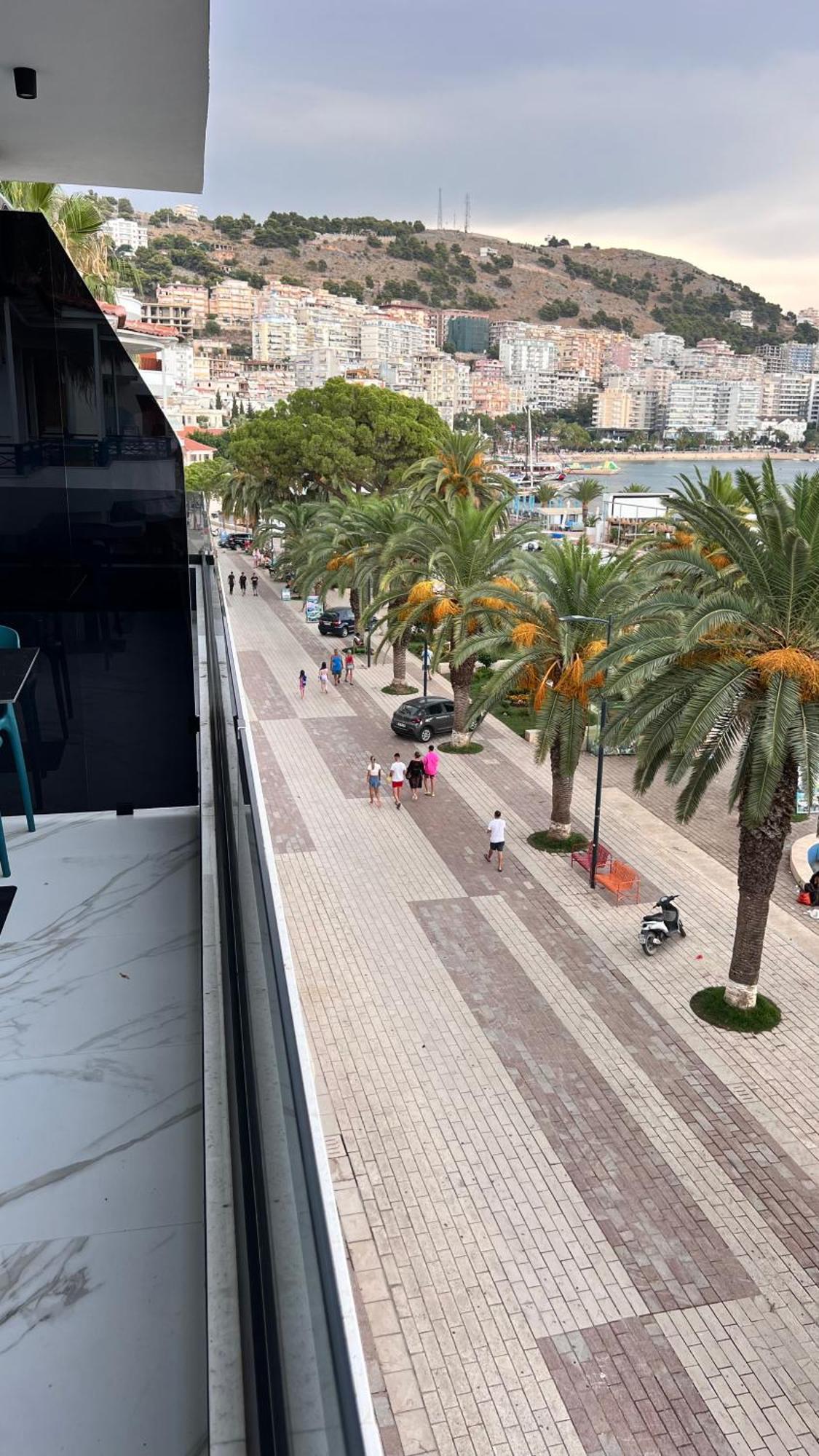Lezet Hotel Sarandë Exterior foto